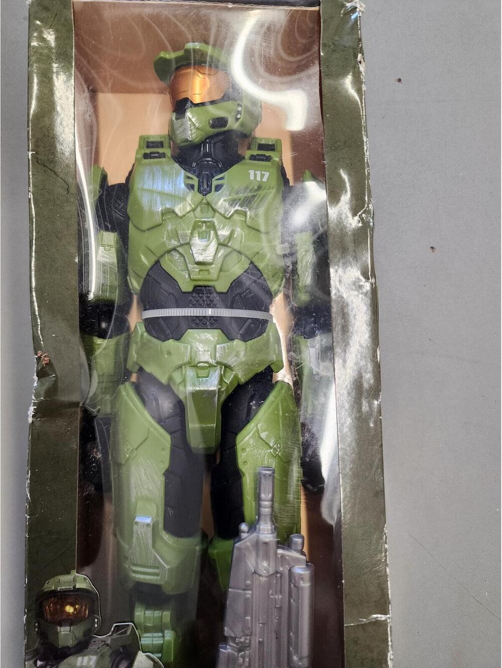 Halo Infinite Master Chief Action Figure with Assault Rifle - Picture 3 of 6